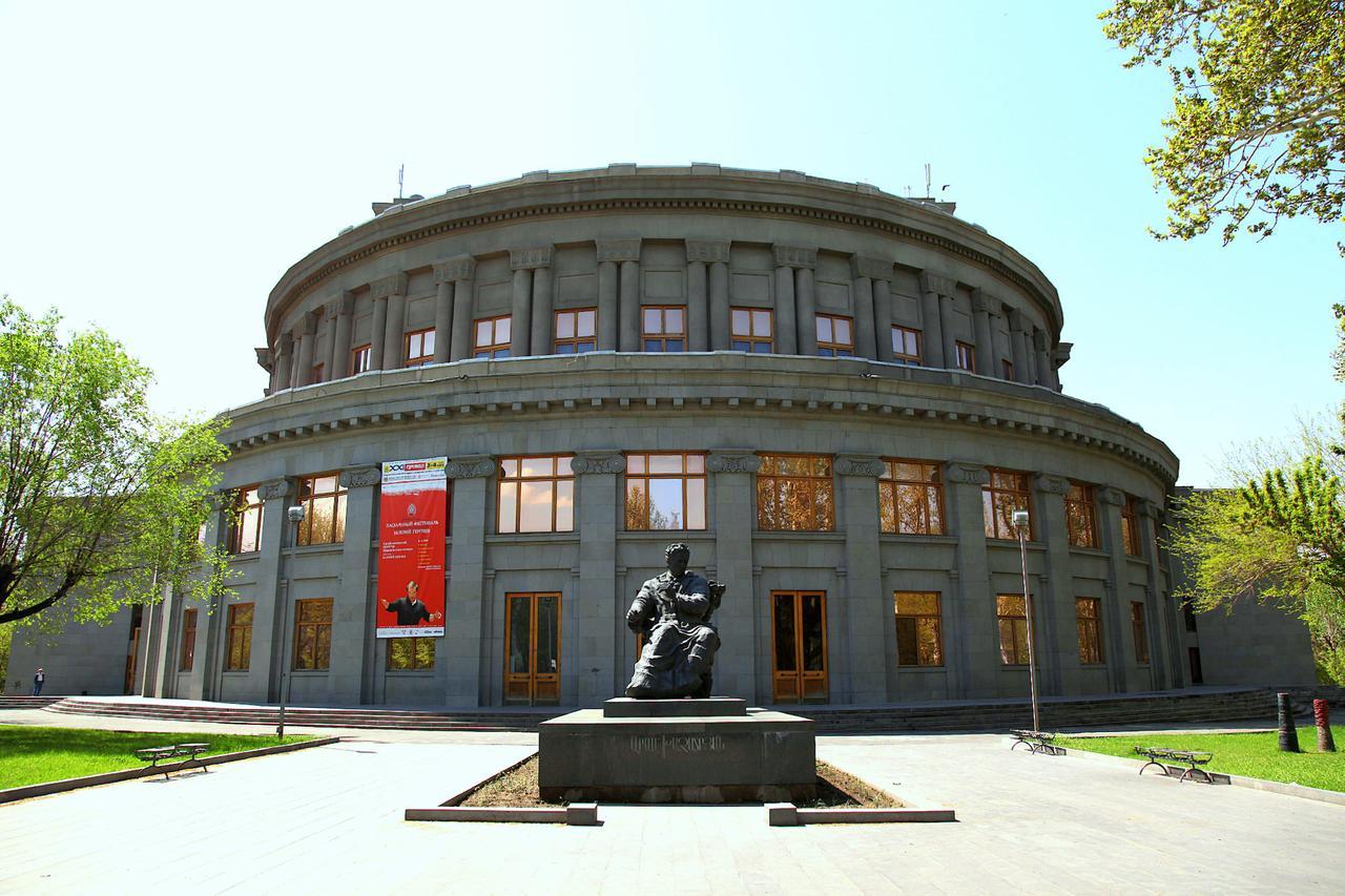 Imperial Palace Hotel Yerevan Ngoại thất bức ảnh